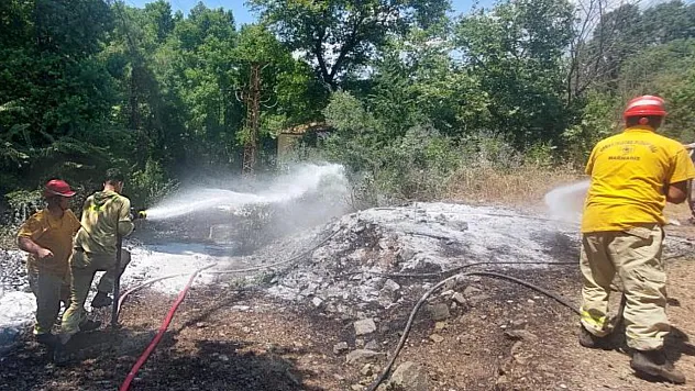 Marmaris'te çıkan yangın ormana sıçramadan söndürüldü