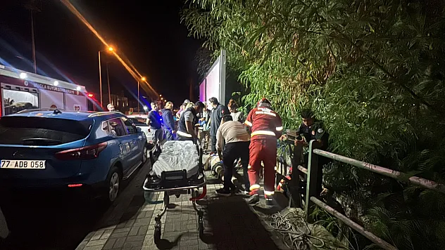 Marmaris'te dereden itfaiye ekiplerince çıkarılıp hastaneye kaldırılan şahsın kimliği araştırılıyor