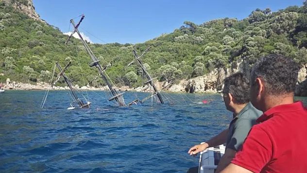Marmaris'te gezi teknesi battı, yolcular tahliye edildi