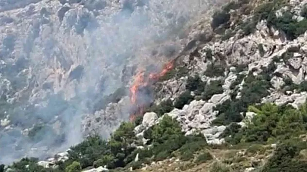 MARMARİS'TE MAKİLİK ALANDA YANGIN ÇIKTI