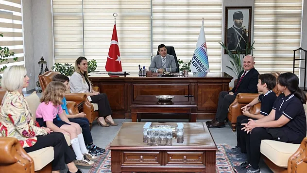 Marmaris'te minik başkanlar koltuğu devraldı