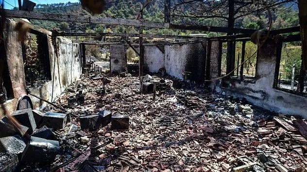 Marmaris'te müze olarak kullanılan 1 asırlık yapı küle döndü