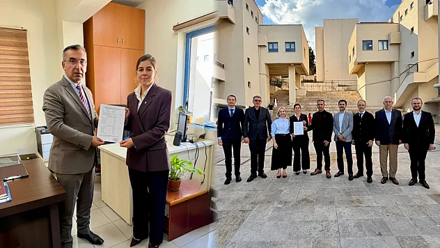 Marmaris Ticaret Odası'nda yeni yönetim mazbatalarını aldı