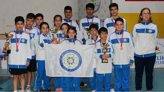 Masa Tenisi Sporcularından 8 Madalya Birden