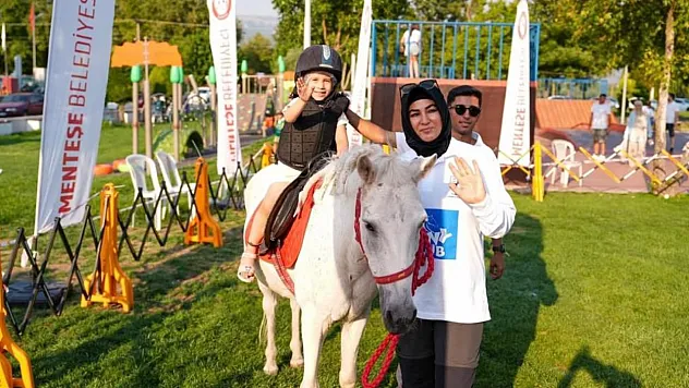 Menteşe Belediyesi çocukları atlarla buluşturdu