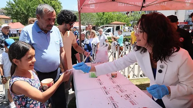 Menteşe Belediyesi'nden vatandaşlara aşure ikramı