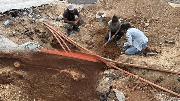 Menteşe'de altyapı çalışmaları sırasında mezar kalıntılarına rastlandı