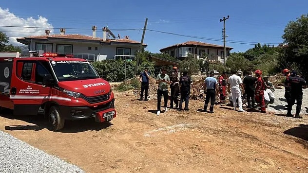 Menteşe'de altyapı çalışmasında işçi toprak altında kaldı