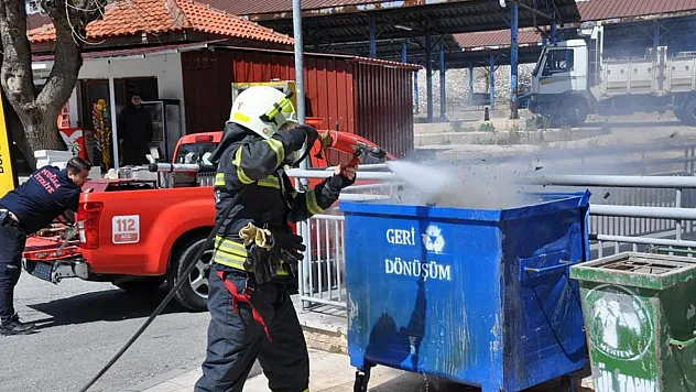 Menteşe'de çöp konteyneri yangını