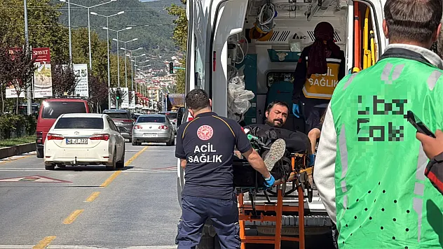 Menteşe'de kırmızı ışık ihlali kazaya neden oldu: 1 yaralı
