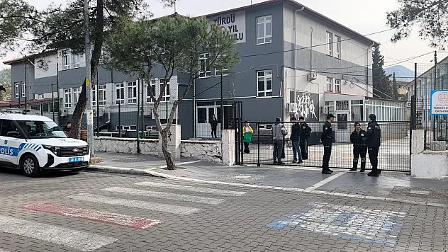 Menteşe'de Okulların Etrafında Sıkı Güvenlik Önlemleri