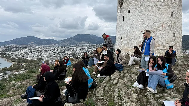 Menteşe'nin gönüllü gençleri Bodrum'da sanata doydu