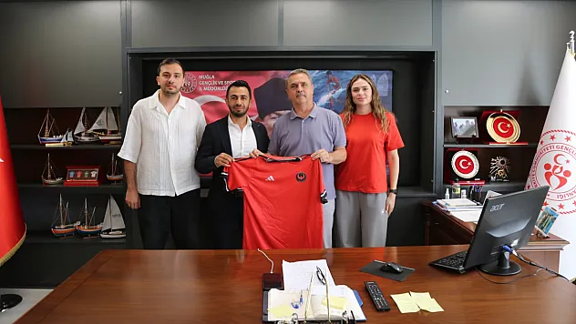 Menteşe Yıldızspor Kulüp yöneticileri Gençlik ve Spor İl Müdürü Açıkbaş'ı ziyaret etti