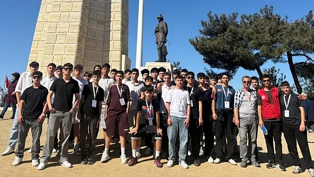 Menteşeli gönüllü gençlerden Çanakkale'ye anlamlı ziyaret