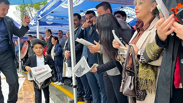 MHP Muğla İl Başkanlığınca Cumhuriyet'in 103'üncü yılına özel gazete dağıtıldı