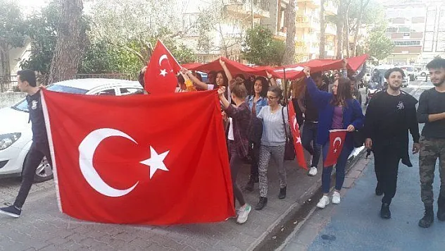 Milas'ta 'Şehitlere Saygı' yürüyüşü