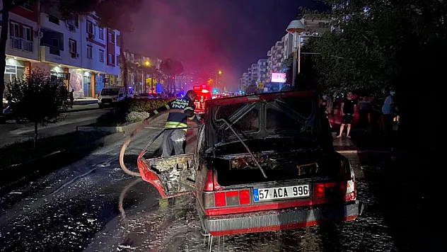 Milas'ta yanan Tofaş otomobil hurdaya döndü