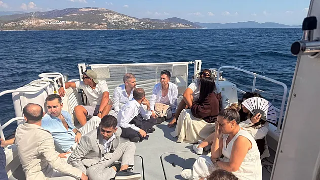 Milas'ta yelkenli teknede düzensiz göçmenler ve yabancı uyruklu 2 göçmen kaçakçısı yakalandı