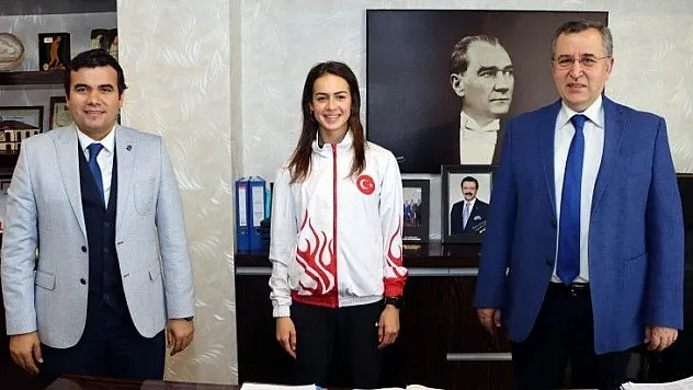 Milli Atlet Elif Dağdelen'den Başkan Çıralı'ya Ziyaret