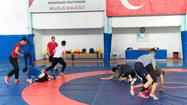 Milli güreşçilerin Köyceğiz kampı sürüyor