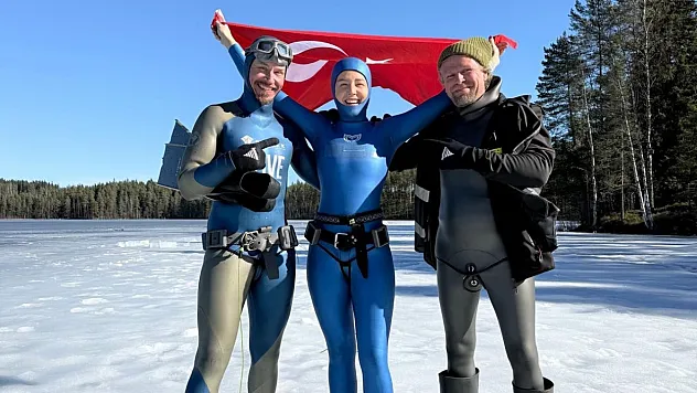 Milli sporcu Birgül Erken'den buz altında 141 metrelik rekor denemesi