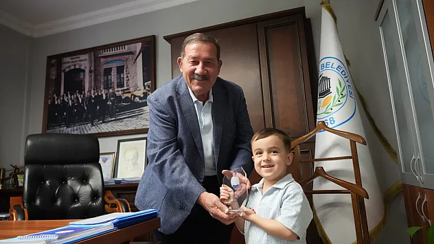 Minik Göktuğ'dan Başkan Fevzi Topuz'a Teşekkür Ziyareti