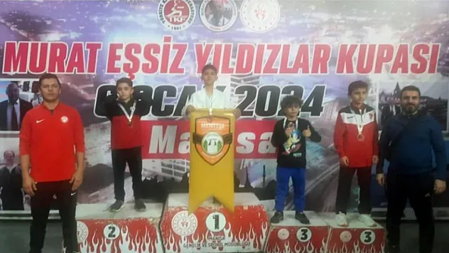 Minik karateciler madalyalar ile döndü