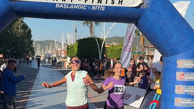 Minikler, gençler, veteranlar… Fethiye'de Cumhuriyet için koştular