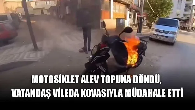 Motosiklet alev topuna döndü, vatandaş vileda kovasıyla müdahale etti