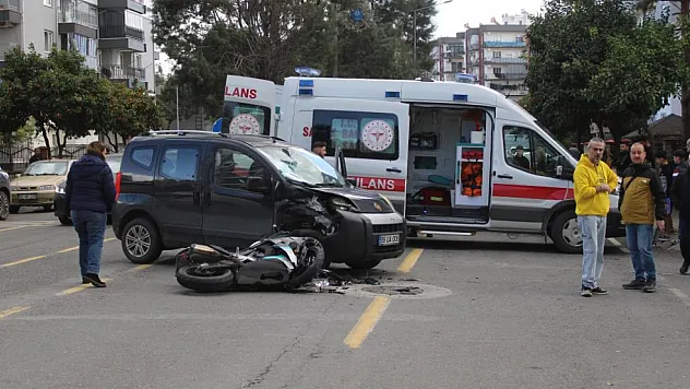 Motosiklet ile Ticari Araç Çarpıştı: Sürücü Ağır Yaralı
