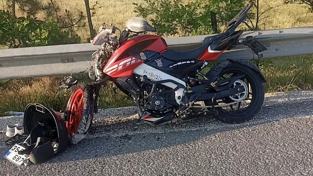 Motosiklet Kamyona Çarptı: Sürücü Hayatını Kaybetti