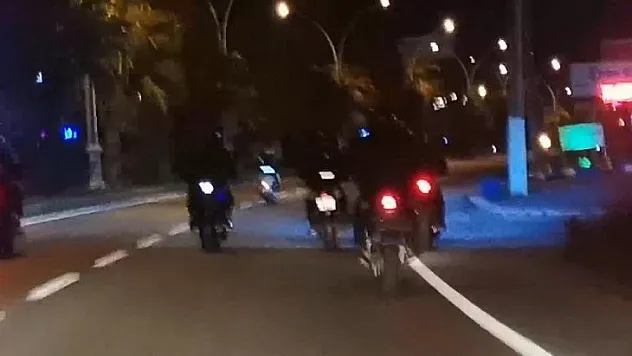 Motosikletli gençlerin ölüm yolculuğu yürekleri ağızlara getirdi