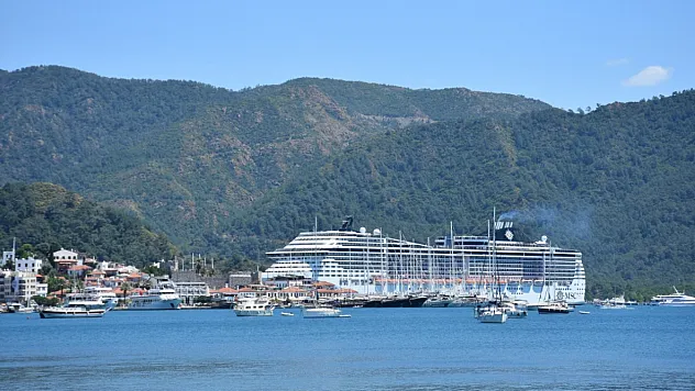'MSC Divina' kruvaziyeri Marmaris'e 3 bin 471 yolcusuyla geldi