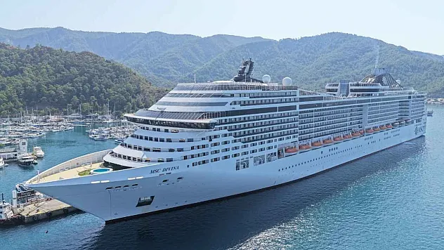 'MSC Divina' kruvaziyeri Marmaris'e 4 bin 249 turist getirdi