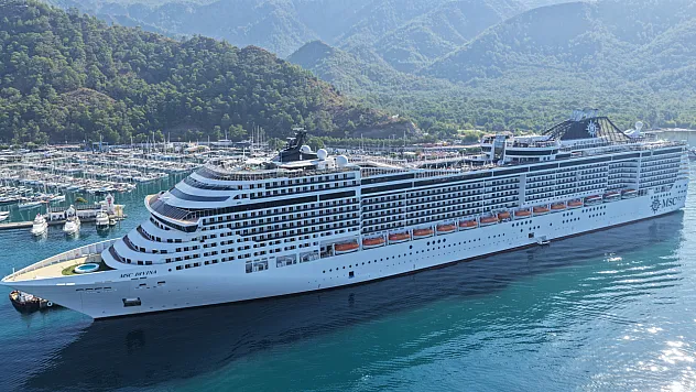 'MSC Divina' kruvaziyeri Marmaris'e 4 bin 63 turist getirdi