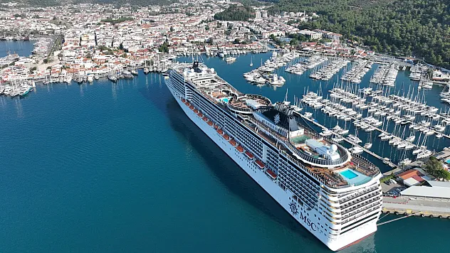 'MSC Divina' kruvaziyeri Marmaris'e 3 bin 893 turist getirdi