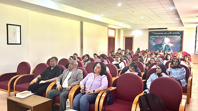MSKÜ Metinbilim Öğrencileri Panelde Çalışmalarını Paylaştı