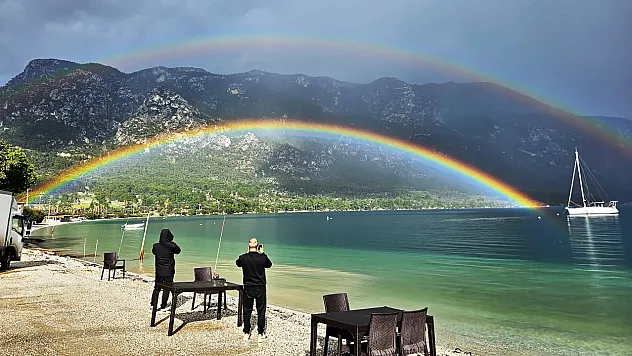 Muğla Akbük Koyu'nda oluşan Gökkuşağı mest etti