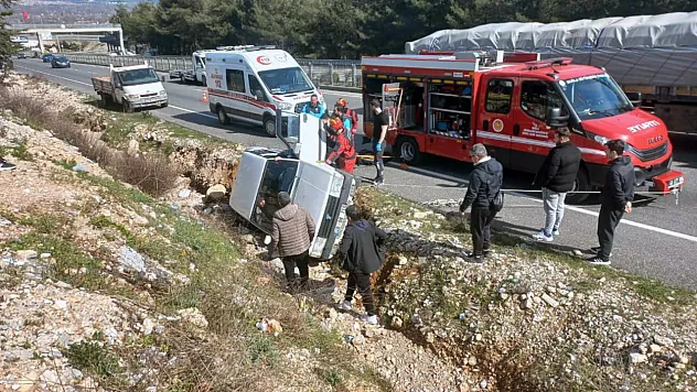 Muğla-Aydın Karayolu'nda Kaza: Araç İçinde Sıkışan Vatandaş Kurtarıldı
