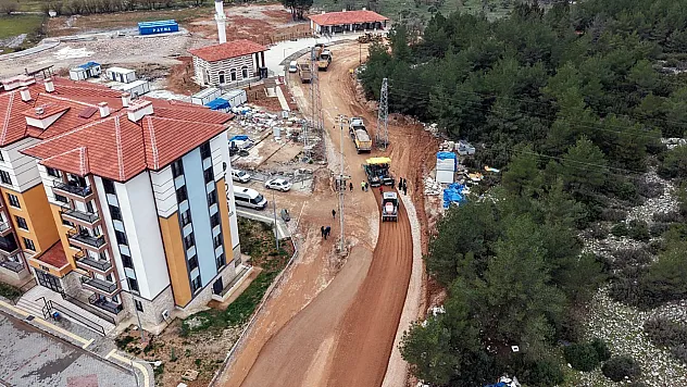 Muğla Büyükşehir Belediyesi Akçaova'da Yol Çalışmalarını Sürdürüyor