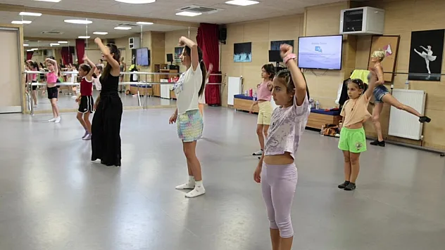 Muğla Büyükşehir Belediyesi yaz sanat kurslarıyla çocukları sanatla buluşturuyor