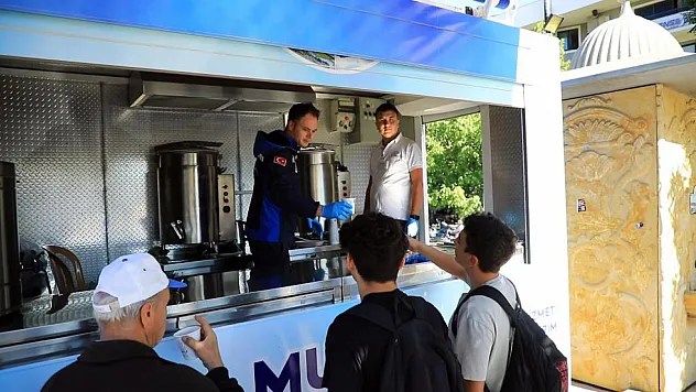 Muğla Büyükşehir'den Üniversite yerleşkesinde çorba ikramı