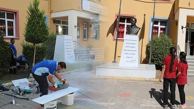 Muğla Büyükşehir'den zarar verilen Atatürk büstüne hızlı müdahale