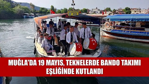 Muğla'da 19 Mayıs, teknelerde bando takımı eşliğinde kutlandı