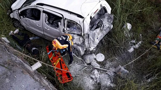 Muğla'da araç uçuruma düştü, 2 kişi yaralandı