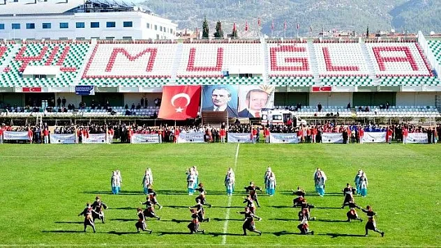 Muğla'da Cumhuriyet Bayramı Atatürk Stadyumu'nda kutlandı