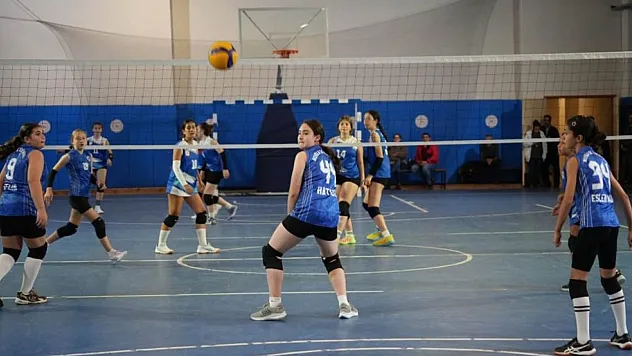 Muğla'da Cumhuriyet coşkusu voleybol sahasına taşındı