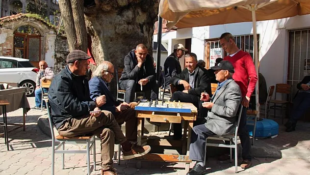 Muğla'da dama tutkusu: Teknolojiye direniyor