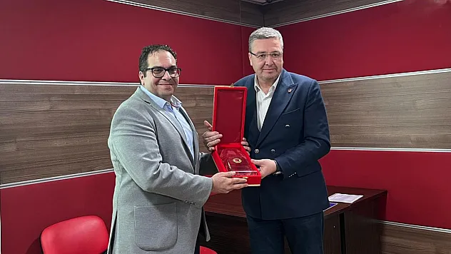 Muğla'da 'Dijital Dönüşüm' eğitimi: Kütküt, gazetecilere yapay zekayı anlattı