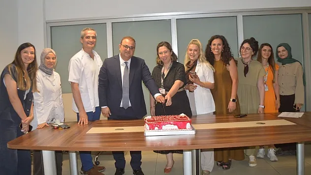 Muğla'da diyetisyenler günlerini pasta ile kutladı